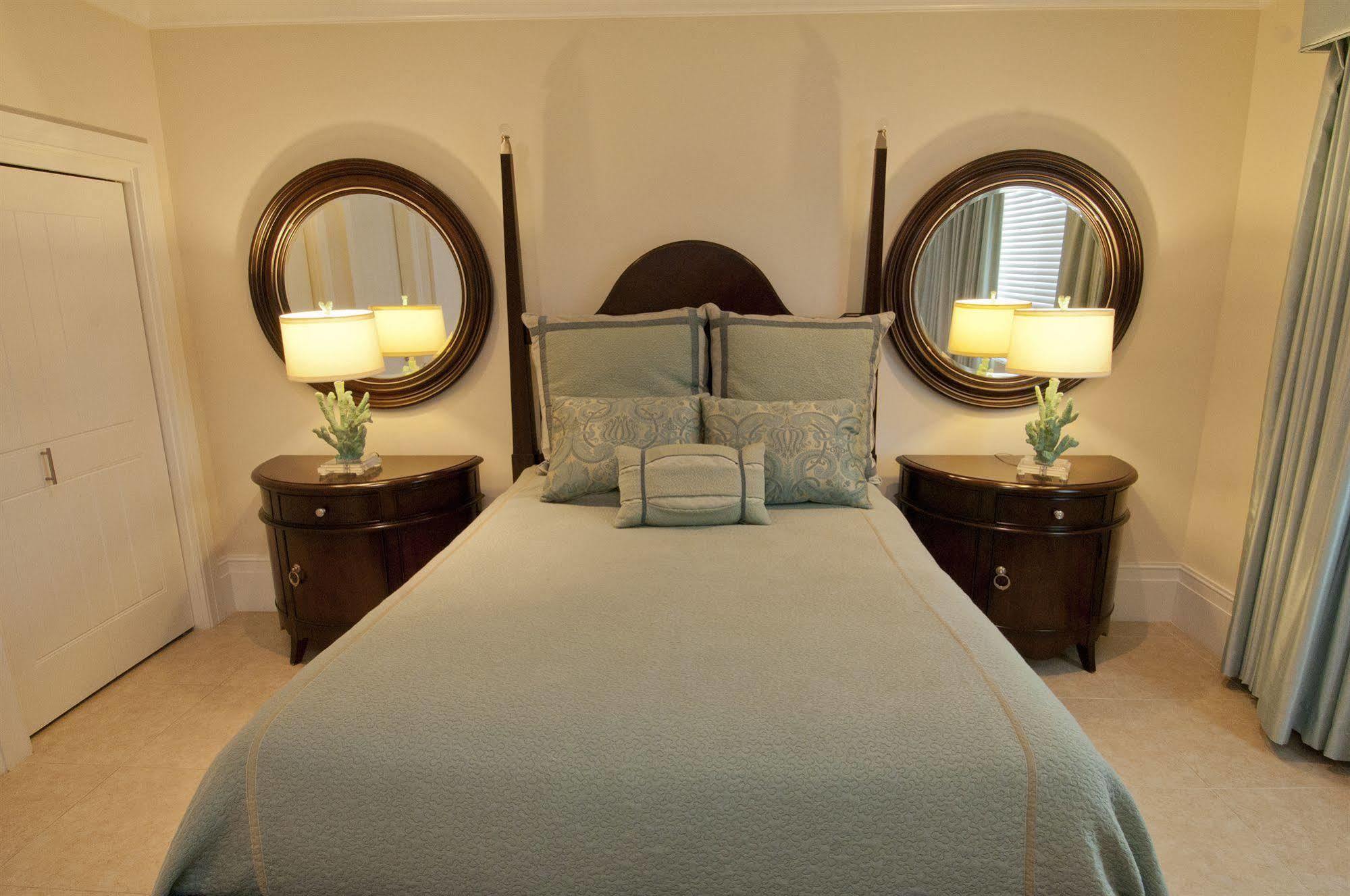 Caribbean Club Boutique Hotel, Grand Cayman Dog City Екстериор снимка