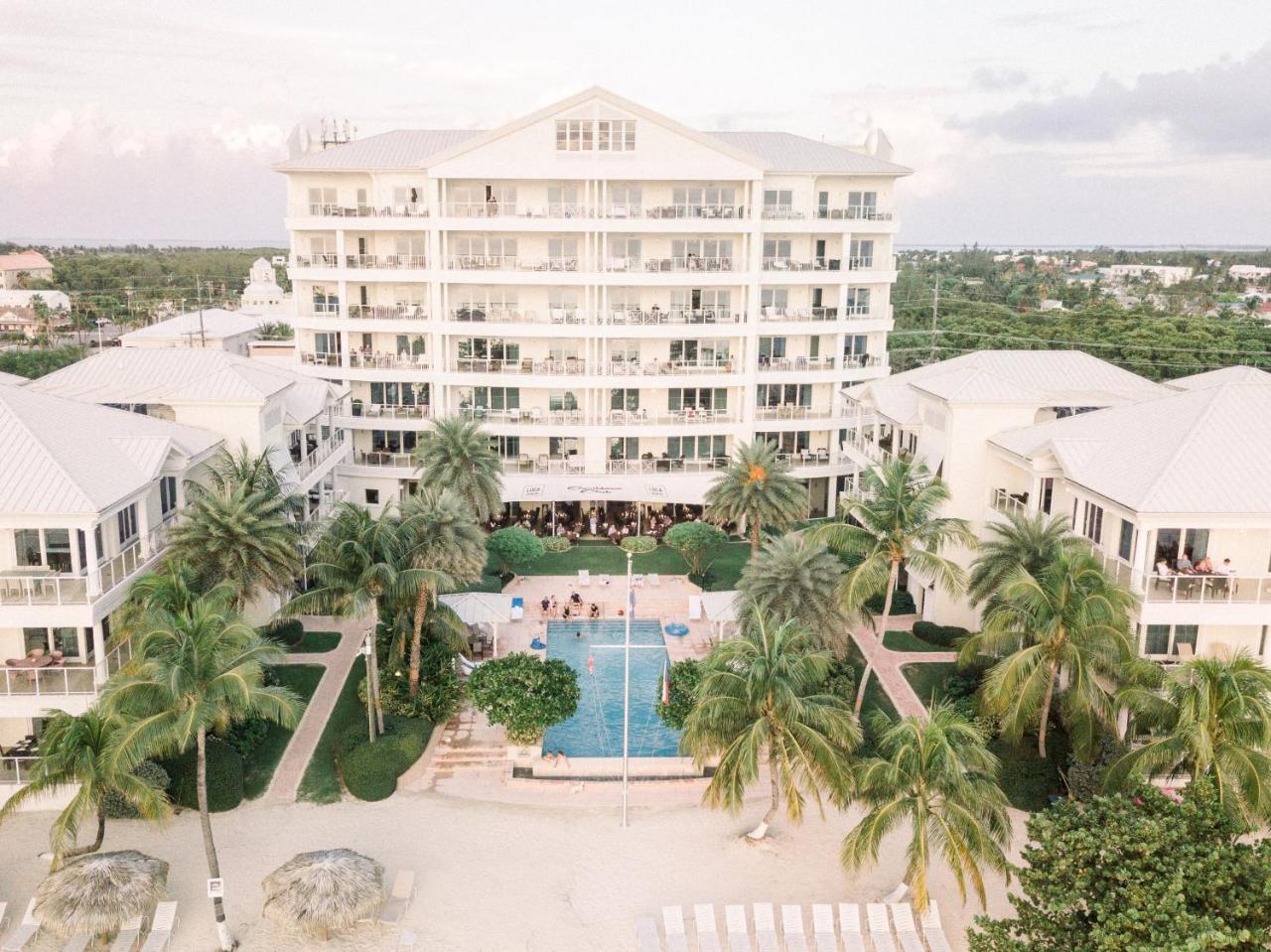 Caribbean Club Boutique Hotel, Grand Cayman Dog City Екстериор снимка